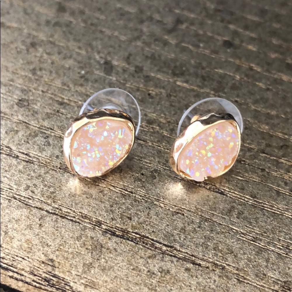 Host Pick 💖NWT Iridescent druzy earrings - Picture 1 of 4